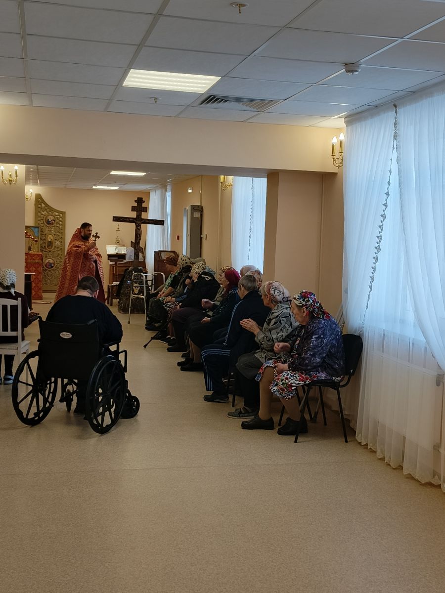 Таинство соборования провел иерей Владимир Курбетов